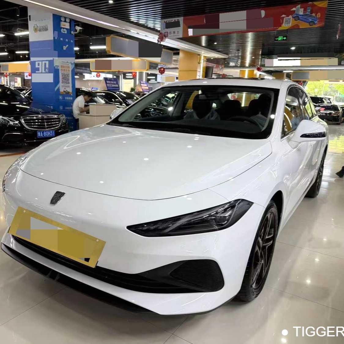 ROEWE D7 2023 DMH 125km Ultra Edition Подержанный автомобиль