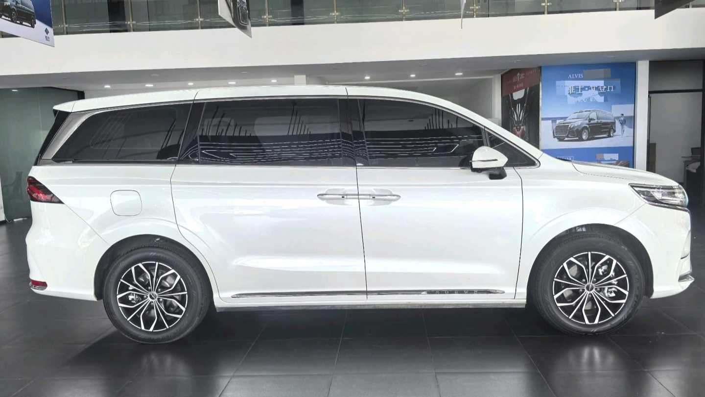 ROEWE iMAX8 2025 1.5T DMH Land Premium Edition