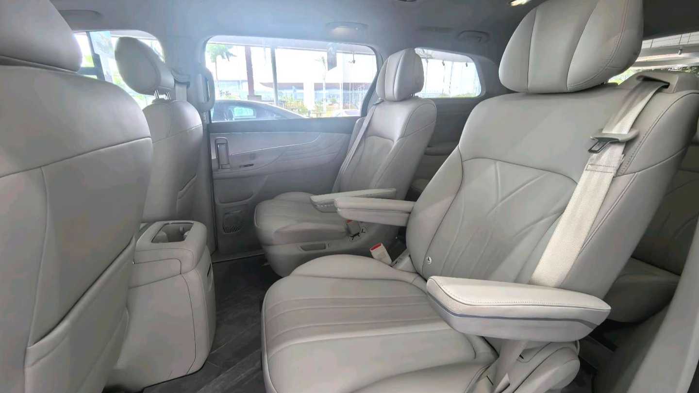 ROEWE iMAX8 2025 1.5T DMH Land Premium Edition
