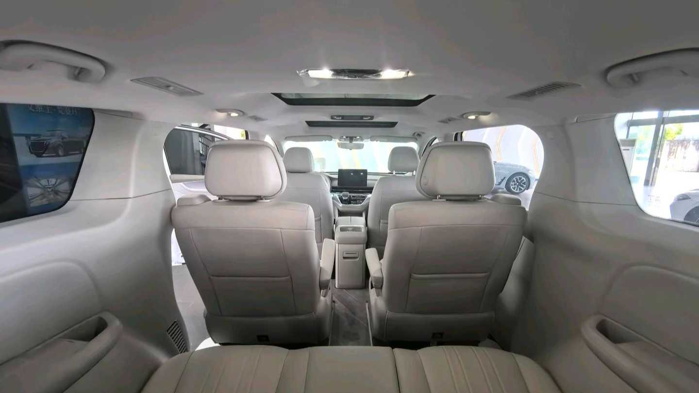 ROEWE iMAX8 2025 1.5T DMH Land Premium Edition