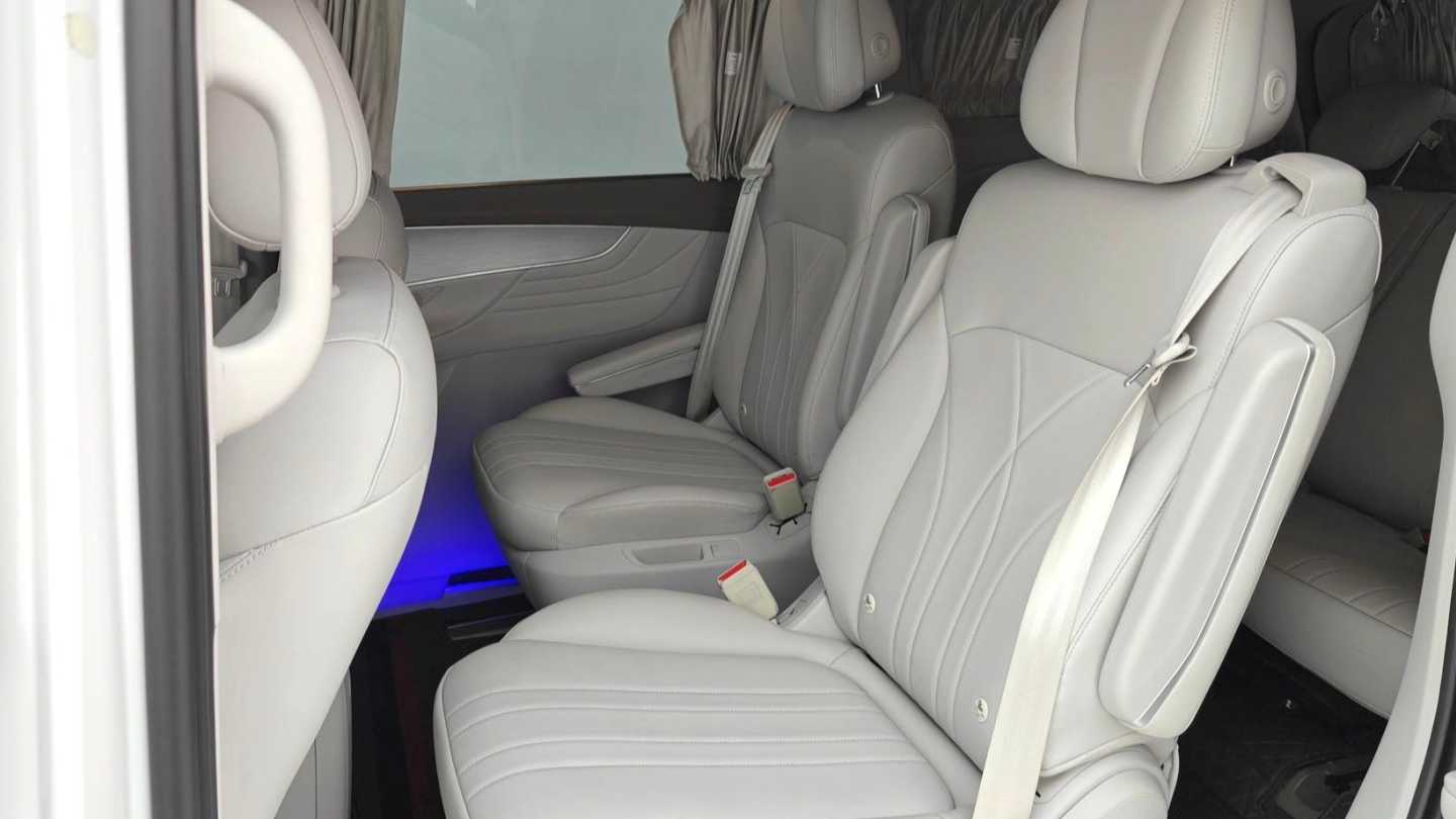 ROEWE iMAX8 2025 1.5T DMH Land Premium Edition