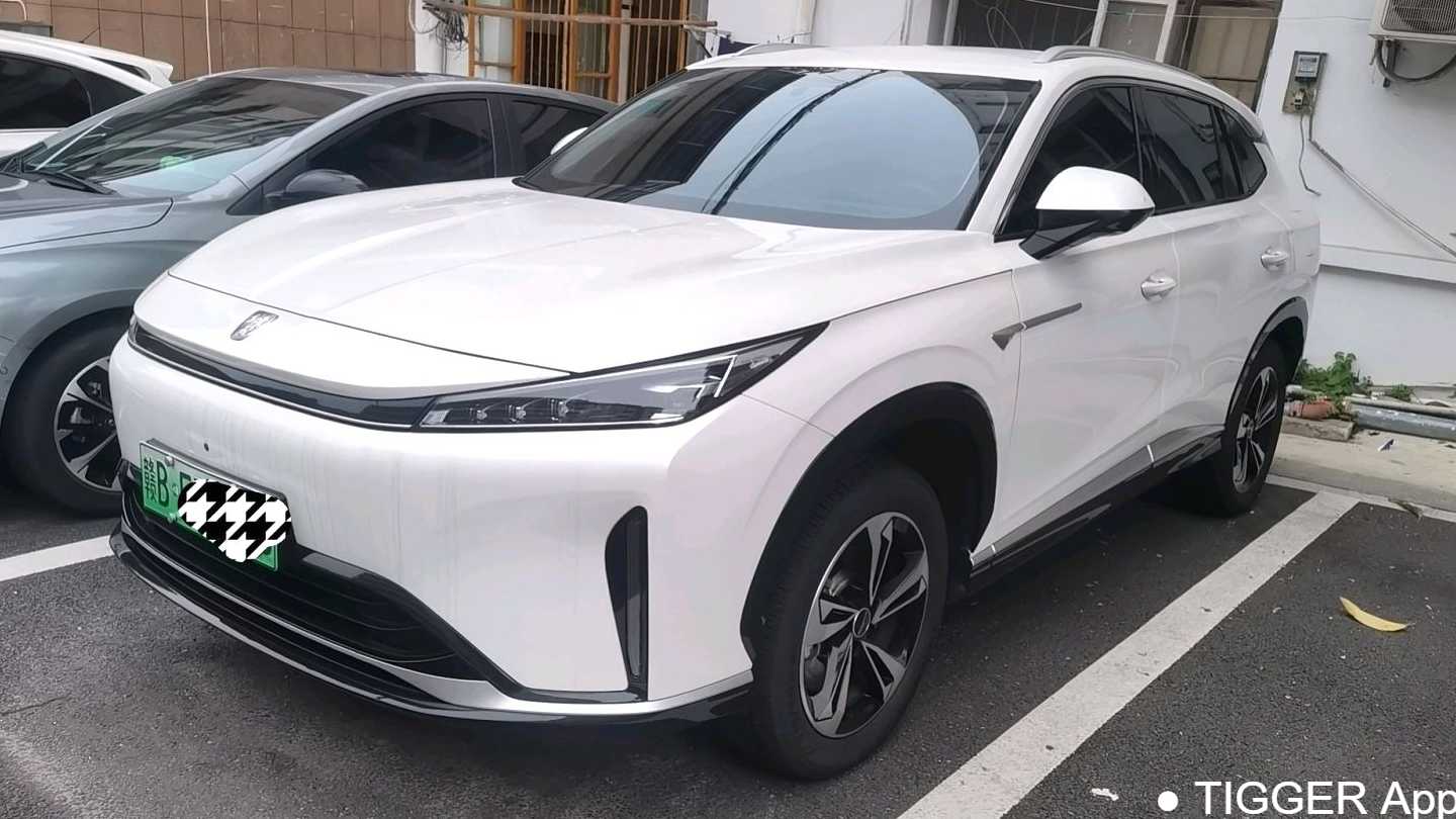 ROEWE D5X DMH 2024 135 Luxury Edition