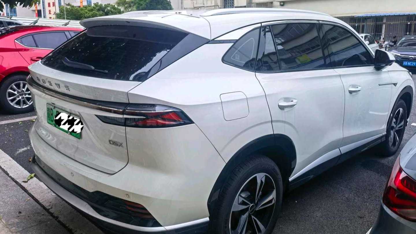 ROEWE D5X DMH 2024 135 Luxury Edition