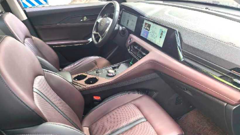 SOL X8 PLUS 2023 1.5TGDI DCT Premium Edition 7-seater