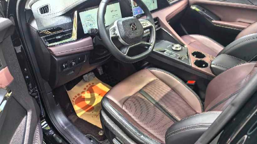 SOL X8 PLUS 2023 1.5TGDI DCT Premium Edition 7-seater