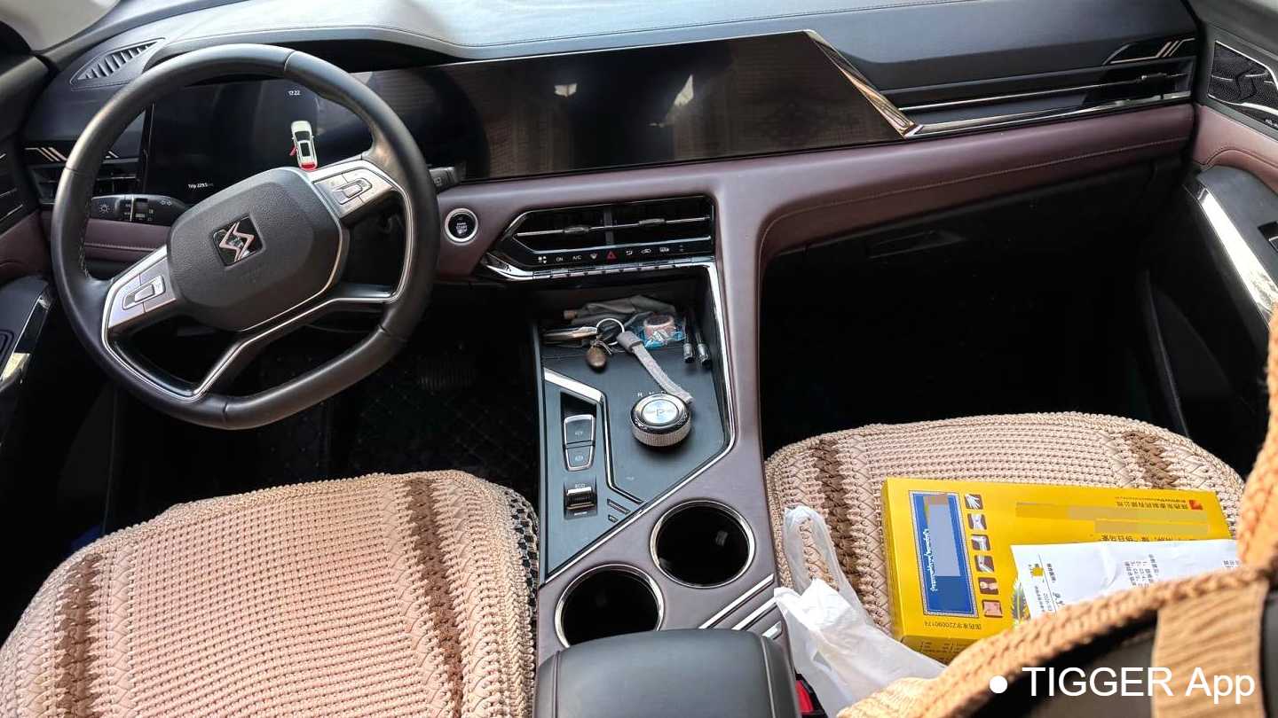 SOL X8 PLUS 2023 1.5TGDI DCT Premium Edition 7-seater
