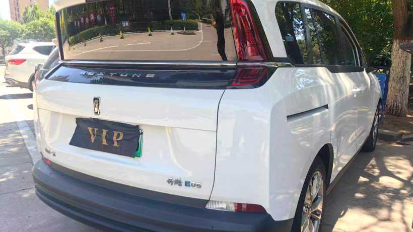 BESTUNE NAT 2023 PRO Comfort Travel Extended Battery Swap Edition 401km