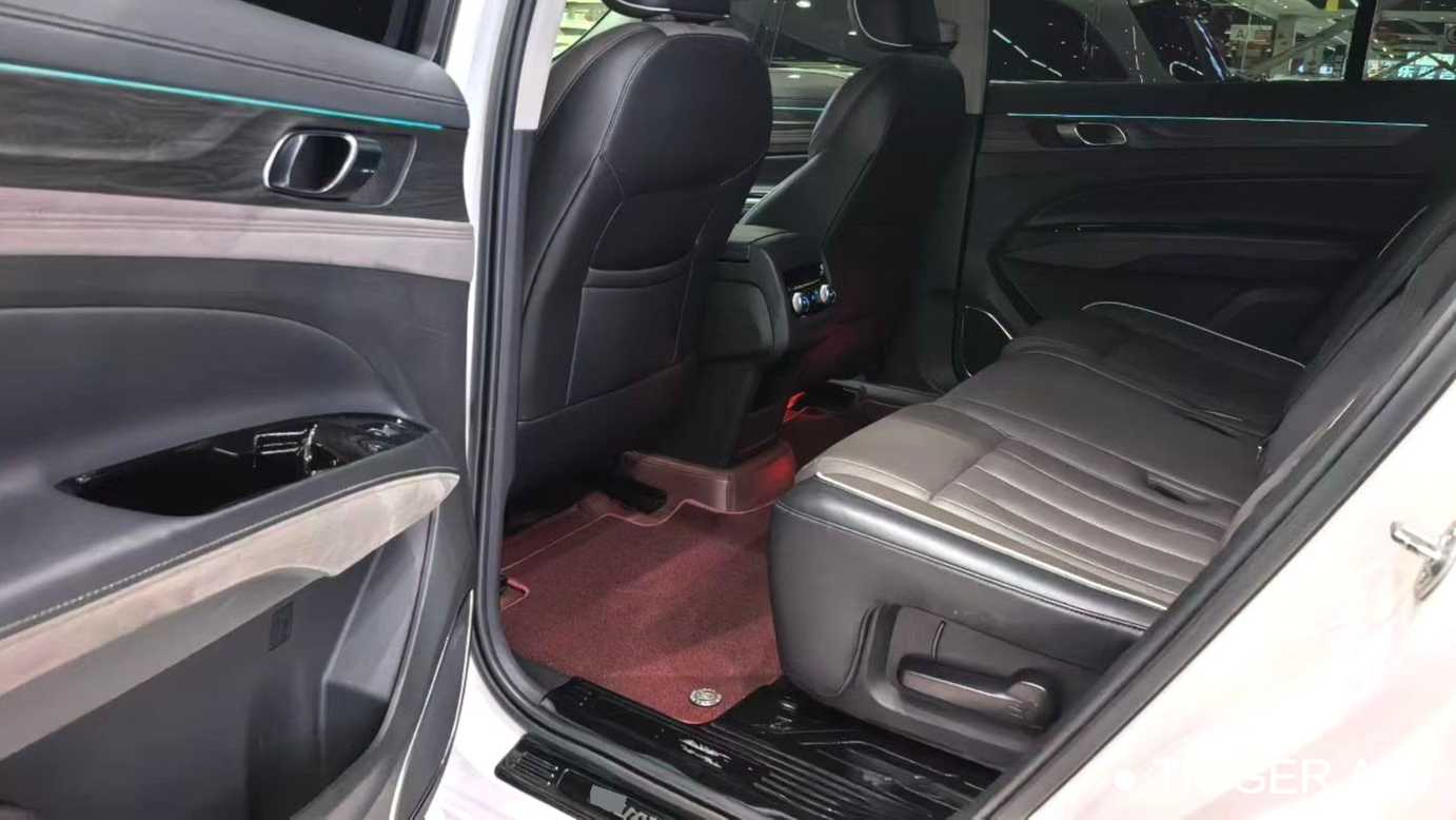 Ford Equator 2023 EcoBoost 225 Luxury Collar 7-seater (2/3/2)