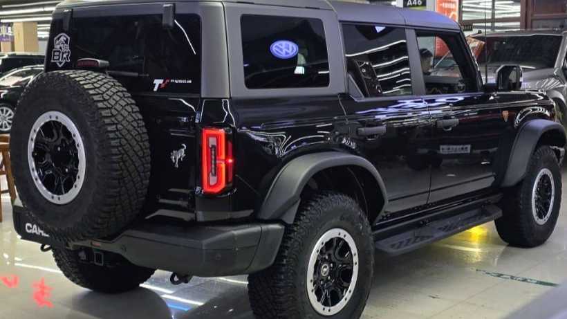Ford Bronco 2024 2.3T wasteland