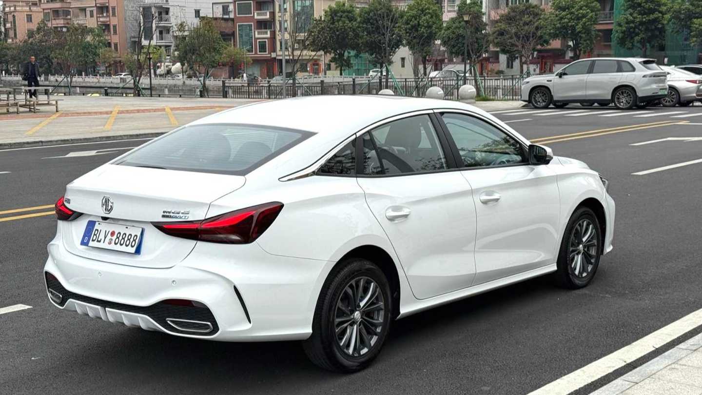 MG MG5 2025 180DVVT Global Luxury Edition