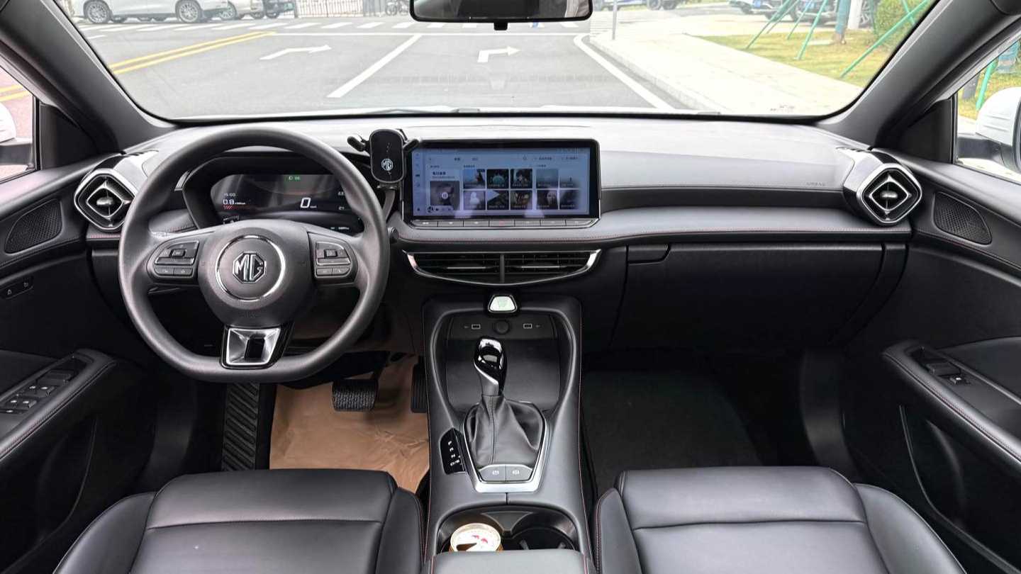 MG MG5 2025 180DVVT Global Luxury Edition