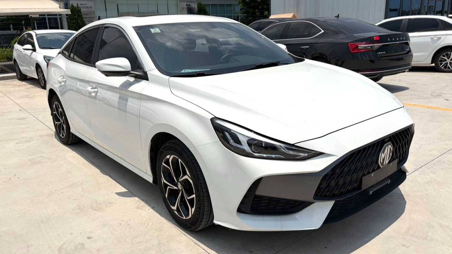 MG MG5 2023 180DVVT CVT Luxury Edition
