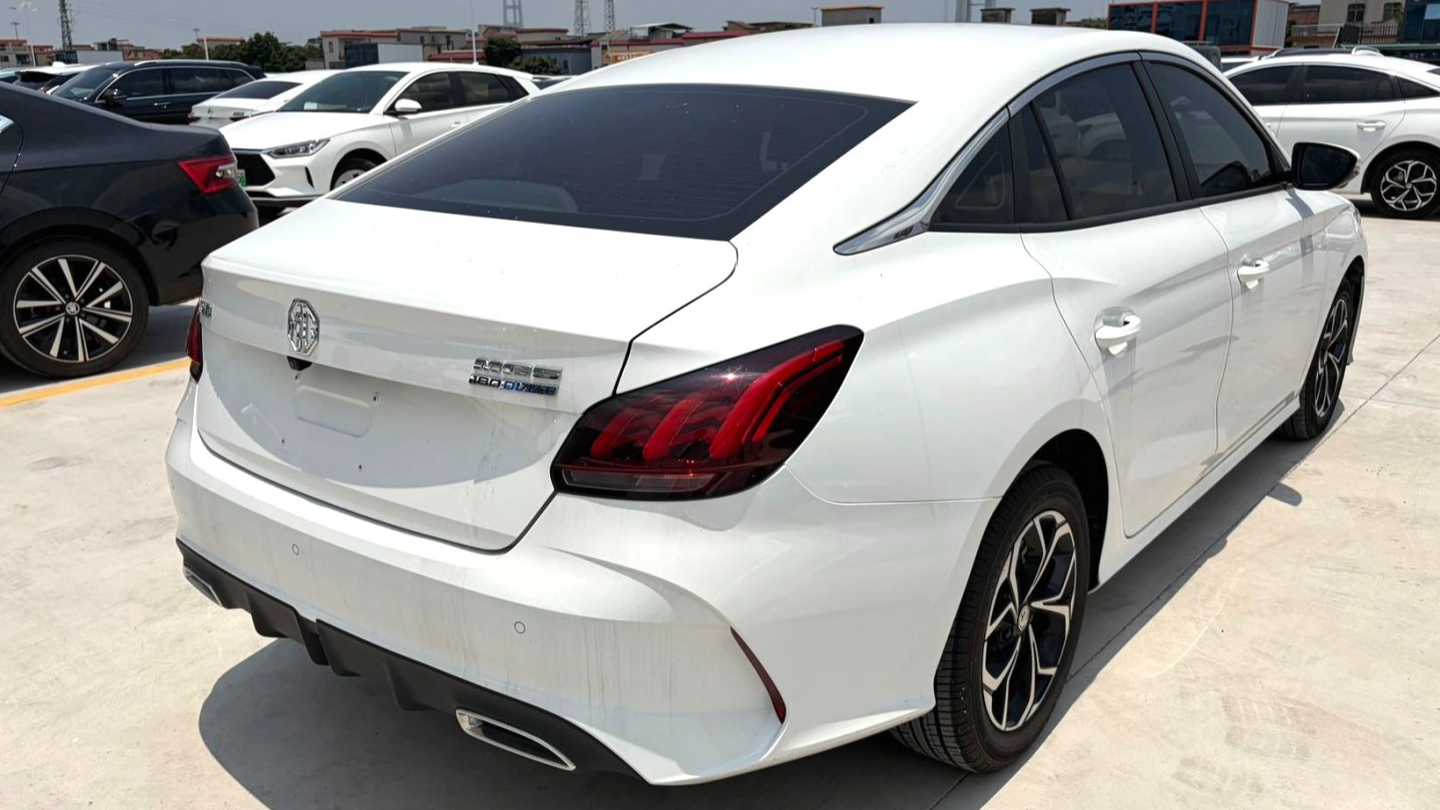 MG MG5 2023 180DVVT CVT Luxury Edition