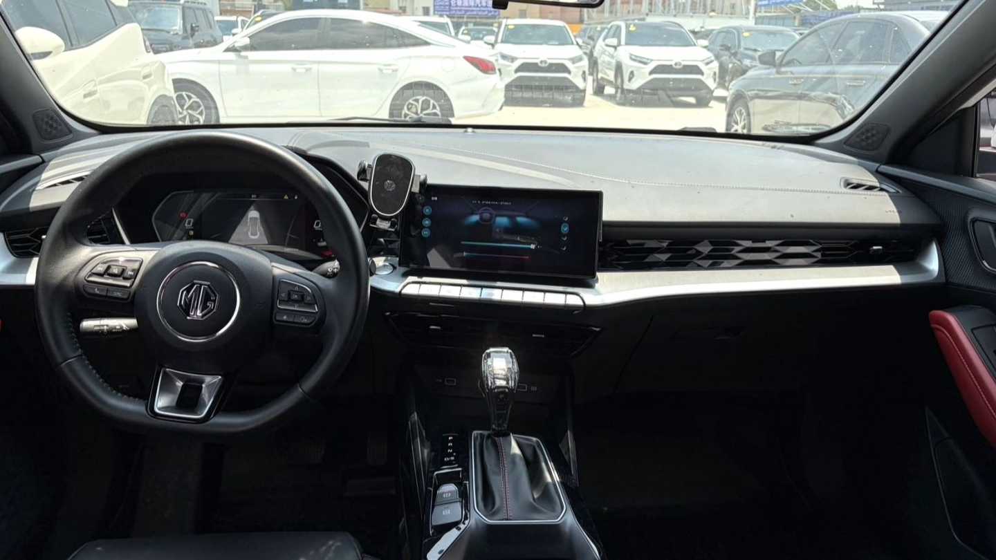 MG MG5 2023 180DVVT CVT Luxury Edition
