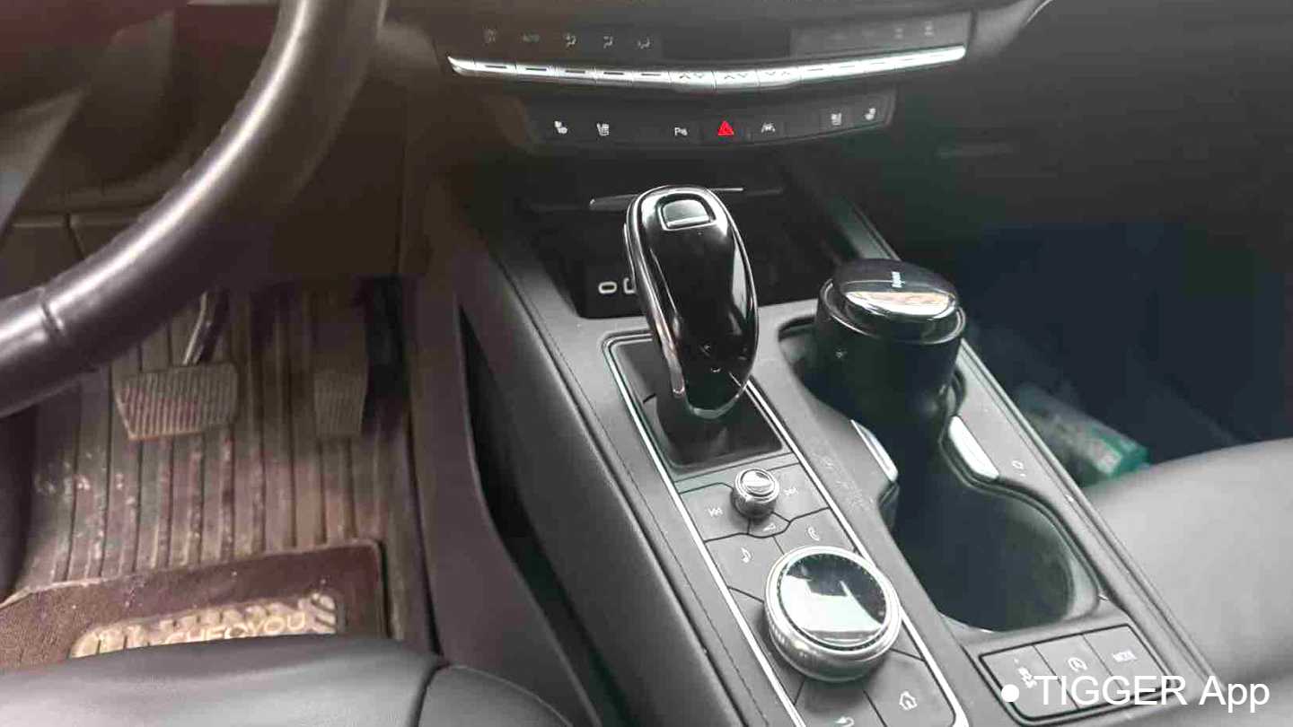 CADILLAC XT4 2022 28T two wheel drive luxury model