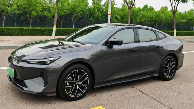 Changan UNI-V iDD‌ 2024 Blue Whale Intelligent Electric iDD 136km Smart Prestige Type