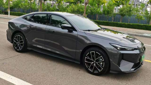 Changan UNI-V iDD‌ 2024 Blue Whale Intelligent Electric iDD 136km Smart Prestige Type