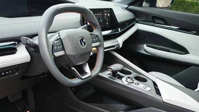 Changan UNI-V iDD‌ 2024 Blue Whale Intelligent Electric iDD 136km Smart Prestige Type