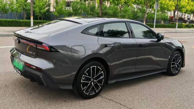 Changan UNI-V iDD‌ 2024 Blue Whale Intelligent Electric iDD 136km Smart Prestige Type