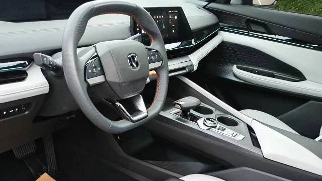 Changan UNI-V iDD‌ 2023 Smart iDD 1.5T 113km Smart Cool Model