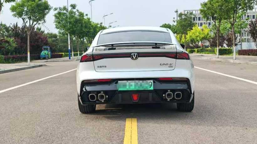 Changan UNI-V iDD‌ 2023 Smart iDD 1.5T 113km Smart Cool Model