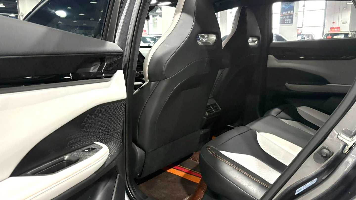 Changan UNI-V iDD‌ 2024 Blue Whale Intelligent Electric iDD 136km Smart Prestige Type