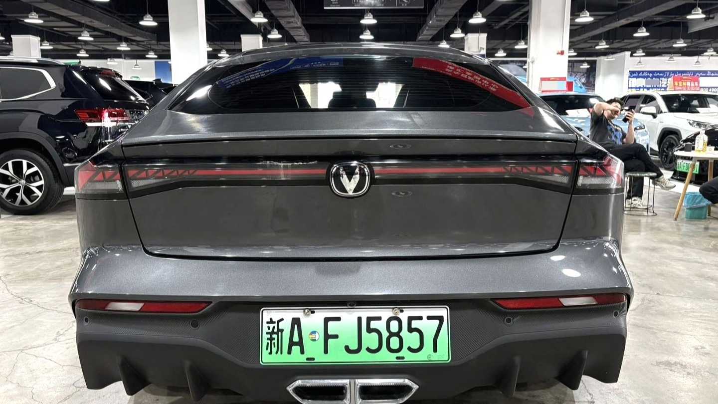 Changan UNI-V iDD‌ 2024 Blue Whale Intelligent Electric iDD 136km Smart Prestige Type
