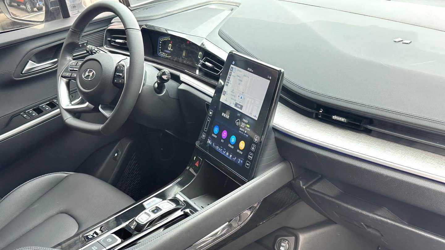 HYUNDAI Custo 2024 380TGDi LUX Premium Smart Love Premium Edition