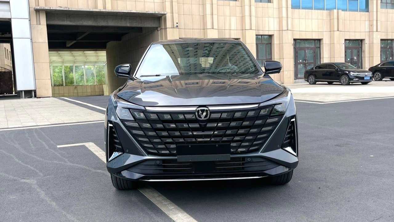 Changan UNI-Z PHEV‌ 2024 Blue Whale Intelligent iDD 125km Excellence Model