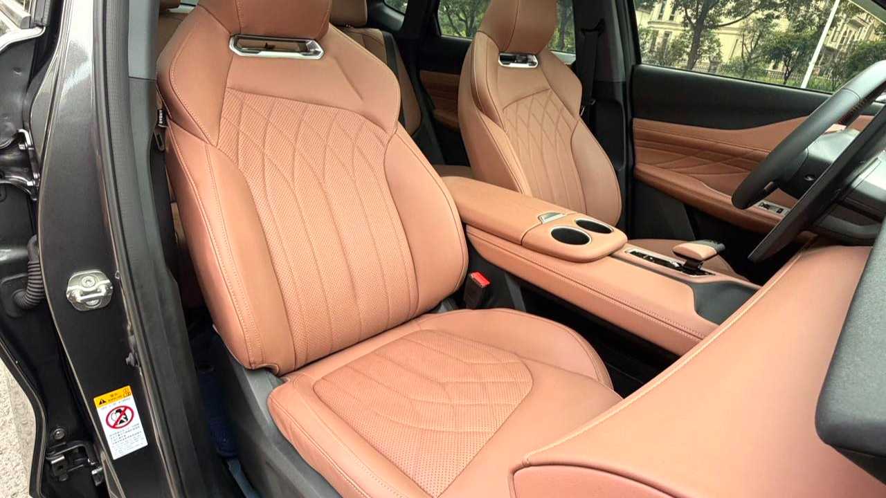 Changan UNI-Z PHEV‌ 2024 Blue Whale Intelligent iDD 125km Superb