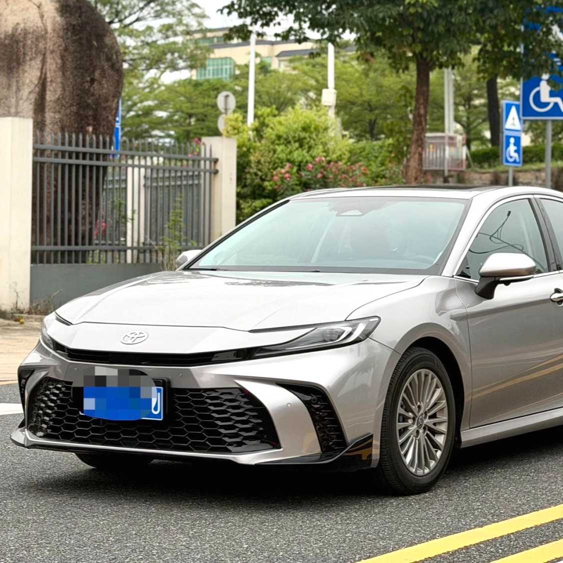 Toyota CAMRY 2024 Dual Engine 2.0HGVP Luxury Edition سيارة مستعملة