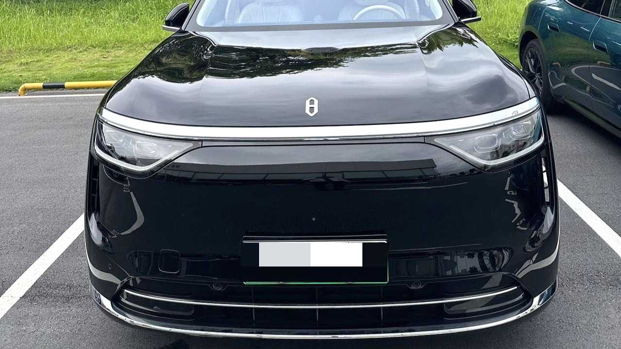 AITO M8 2025 Extended Range Ultra 53.4kWh 6-seater version