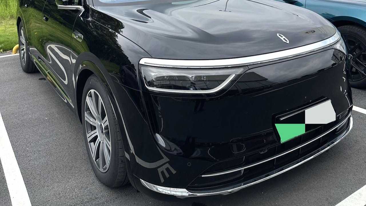 AITO M8 2025 Extended Range Ultra 53.4kWh 6-seater version