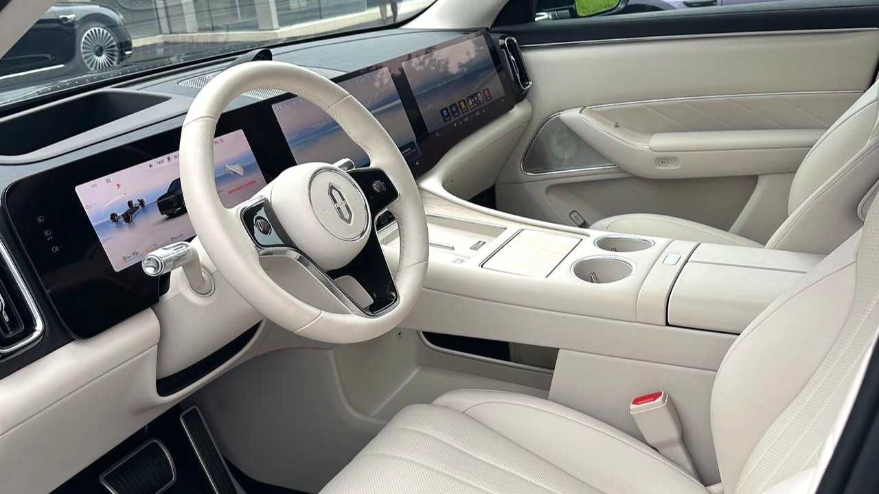 AITO M8 2025 Extended Range Ultra 53.4kWh 6-seater version