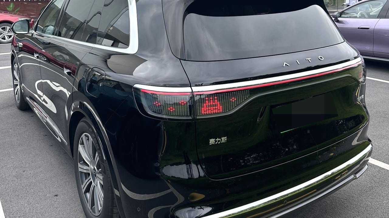 AITO M8 2025 Extended Range Ultra 53.4kWh 6-seater version