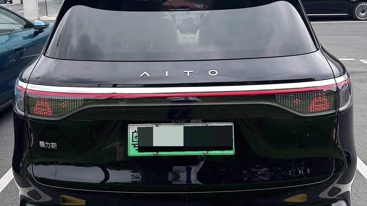 AITO M8 2025 Extended Range Ultra 53.4kWh 6-seater version