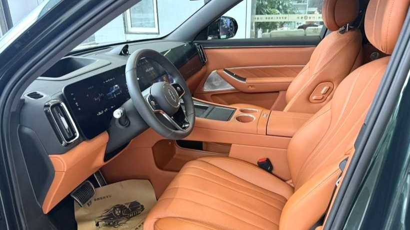 AITO M8 2025 Extended Range Ultra 53.4kWh 6-seater version