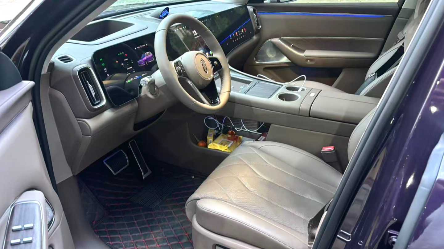 AITO M8 2025 Extended Range Max+Edition 53.4kWh 6-seater Edition