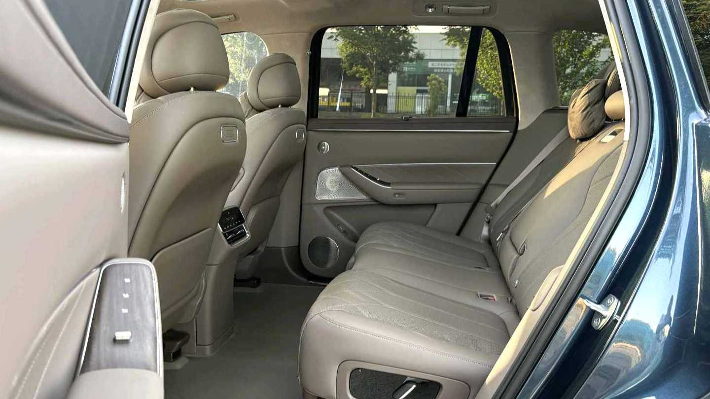 AITO M8 2025 Pure electric Max+five seater four-wheel drive version