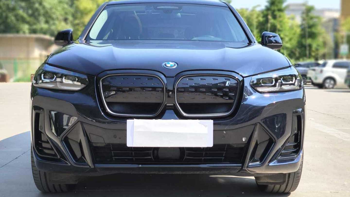 BMW iX3 2022 Creative collar type