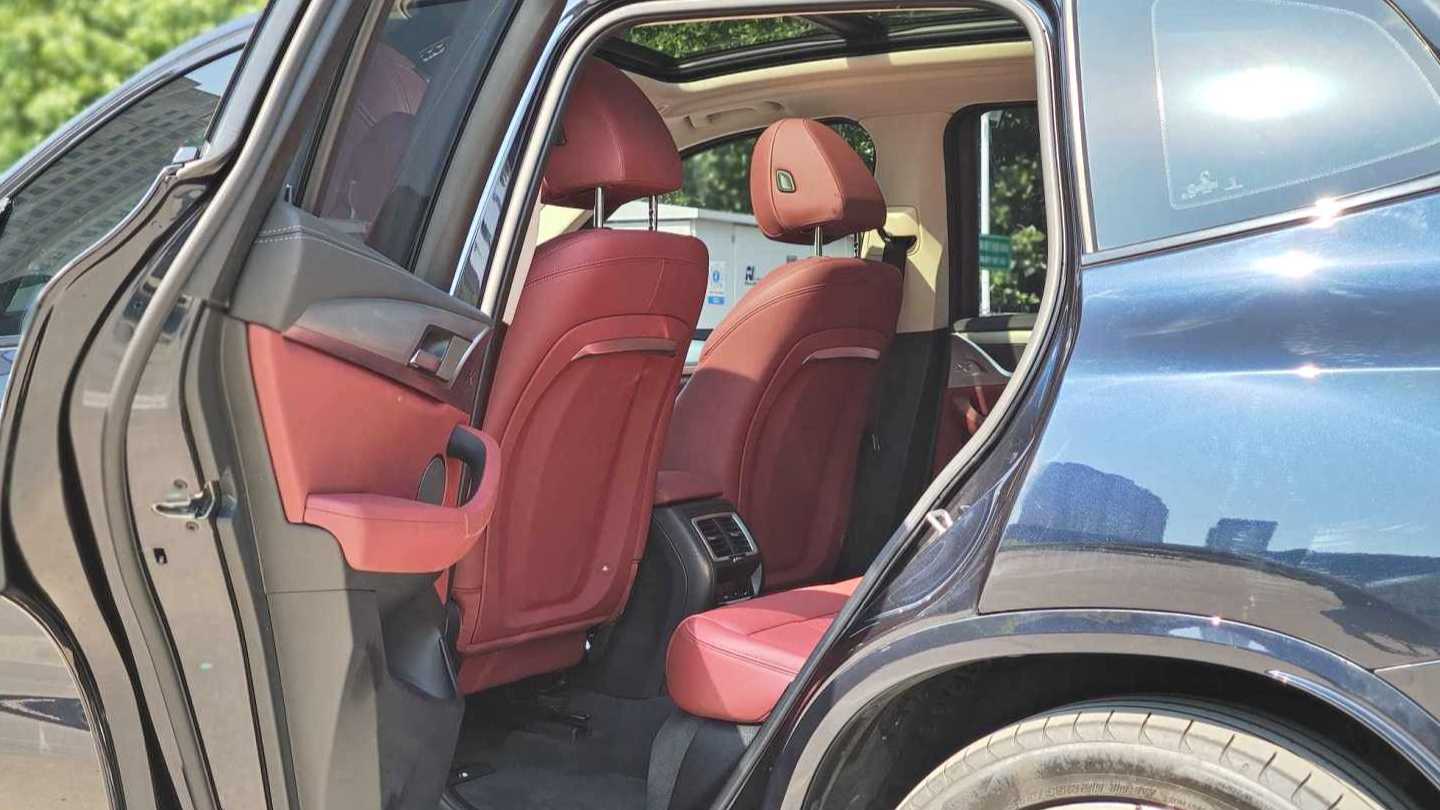 BMW iX3 2022 Creative collar type