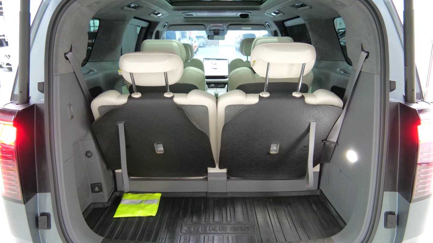 ZEEKR 009 2024 Six seat executive version four-wheel drive 108kWh
