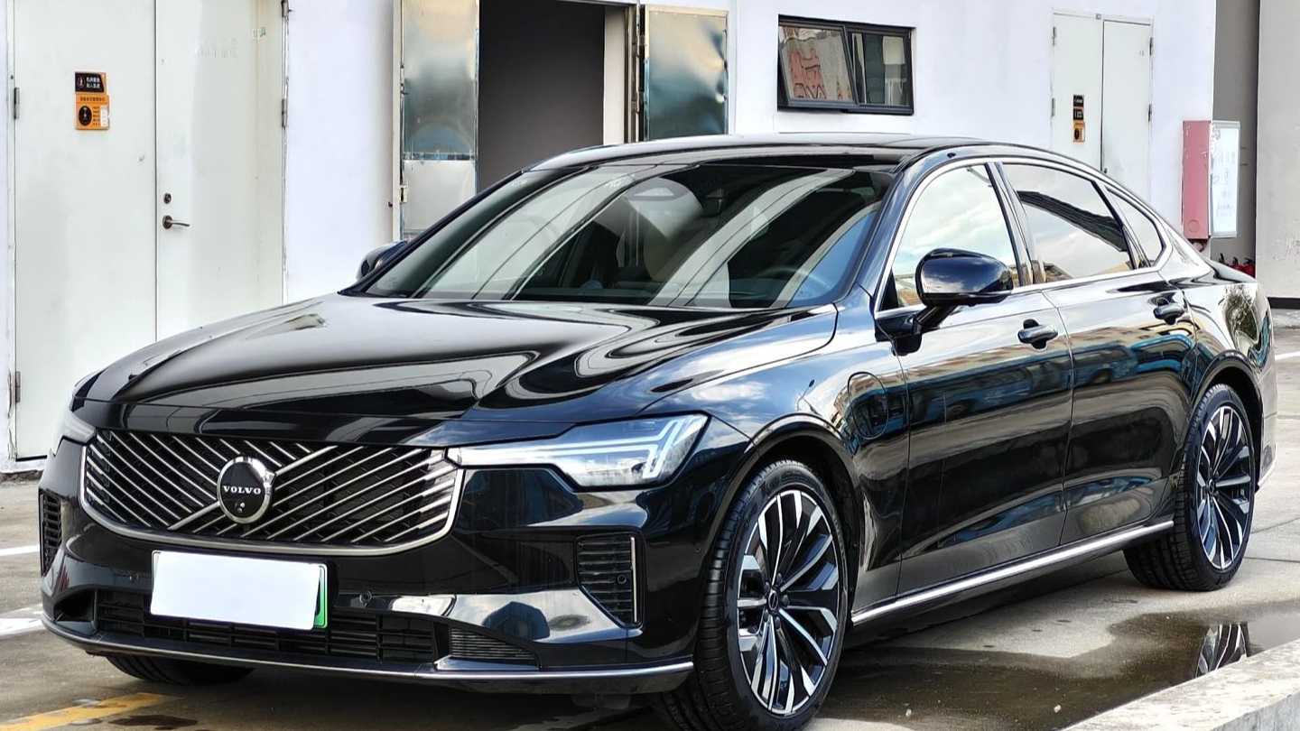 VOLVO China S90 2026 T8 Plug in hybrid power 4WD Long range intelligent luxury