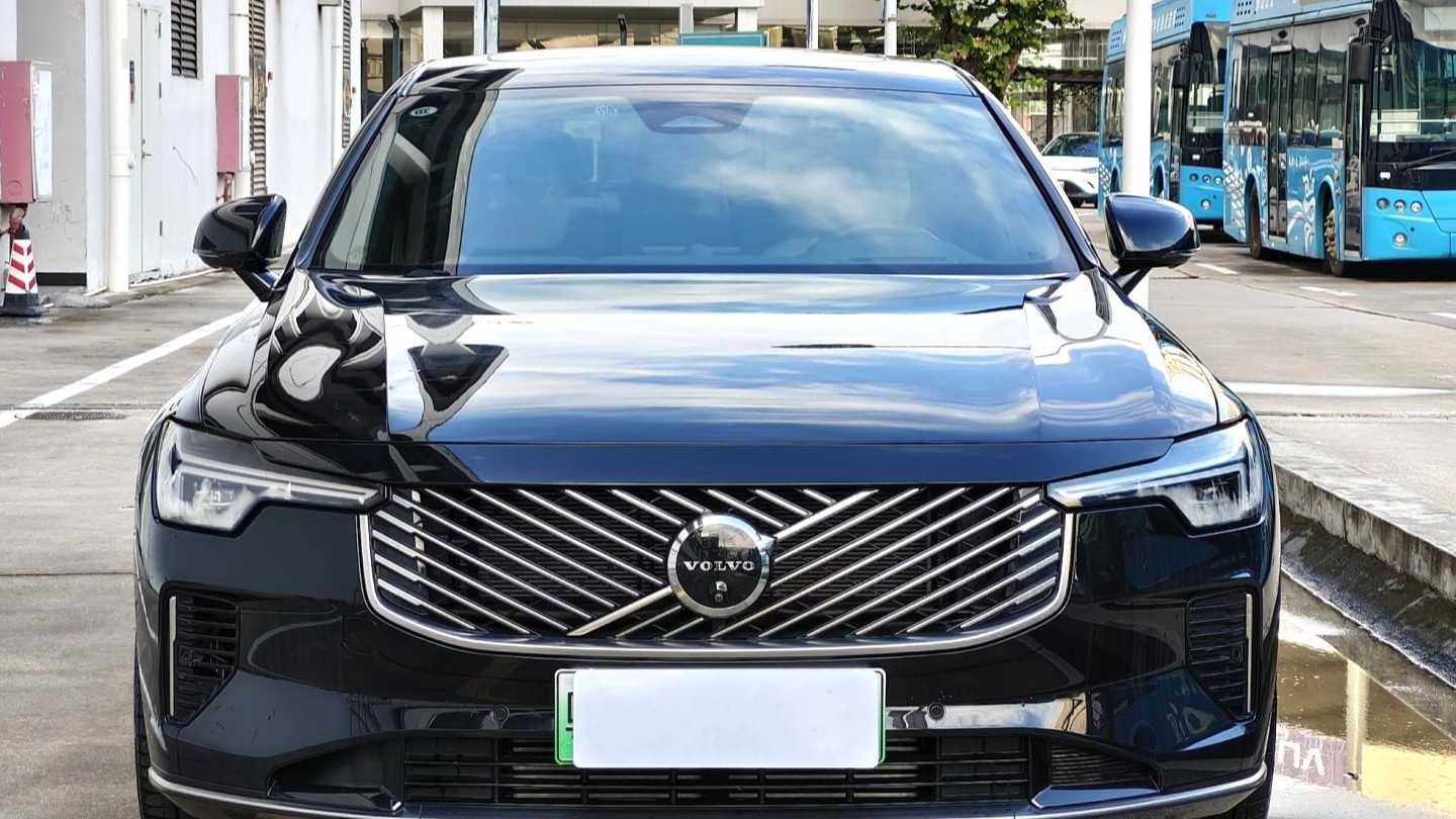 VOLVO China S90 2026 T8 Plug in hybrid power 4WD Long range intelligent luxury