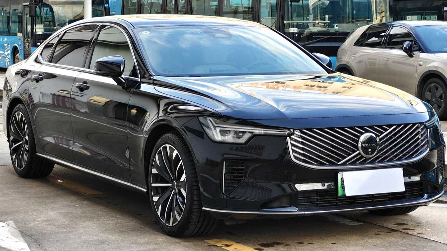 VOLVO China S90 2026 T8 Plug in hybrid power 4WD Long range intelligent luxury