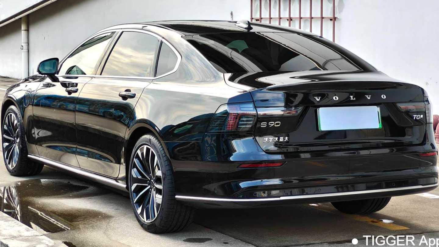 VOLVO China S90 2026 T8 Plug in hybrid power 4WD Long range intelligent luxury