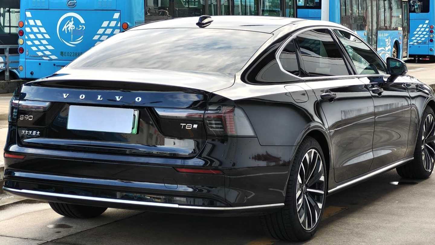 VOLVO China S90 2026 T8 Plug in hybrid power 4WD Long range intelligent luxury