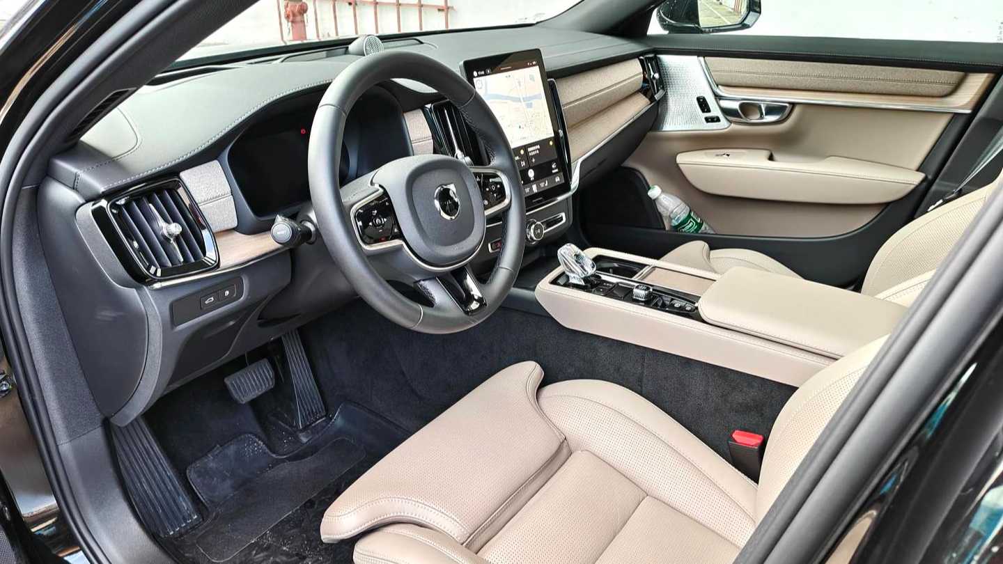 VOLVO China S90 2026 T8 Plug in hybrid power 4WD Long range intelligent luxury