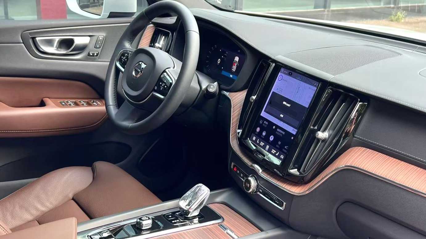 VOLVO China XC60 2023 B5 4WD Intelligent Yuan Luxury Edition