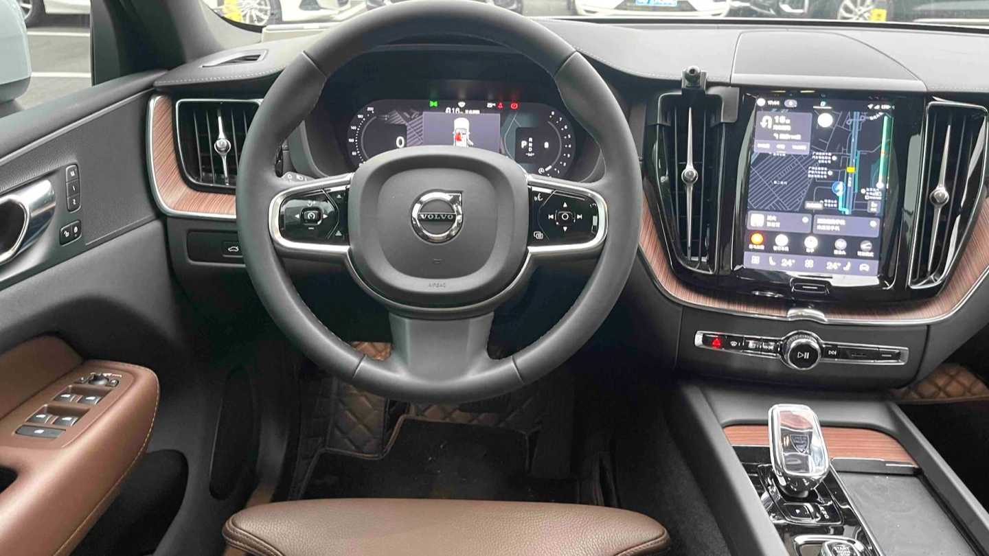 VOLVO China XC60 2024 B5 four-wheel drive intelligent far sports version